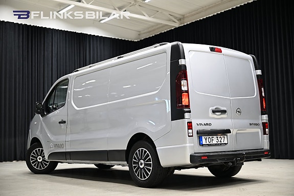 Opel Vivaro 5 of 23