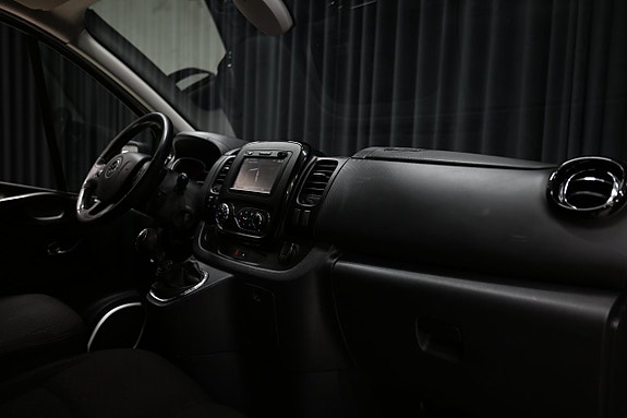 Opel Vivaro 21 of 23