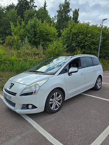 Peugeot 5008 2 of 4