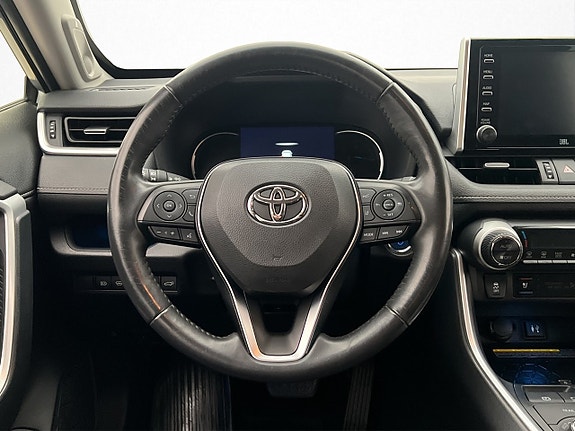 Toyota RAV4 10 of 28