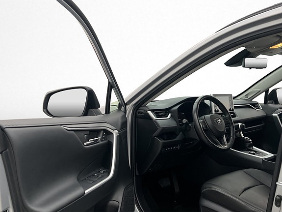Toyota RAV4 8 of 28