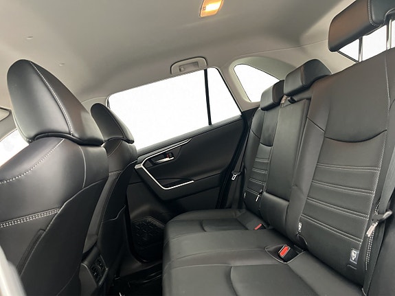 Toyota RAV4 13 of 28