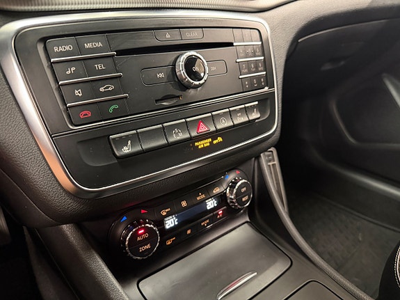 Mercedes-Benz CLA200 13 of 16