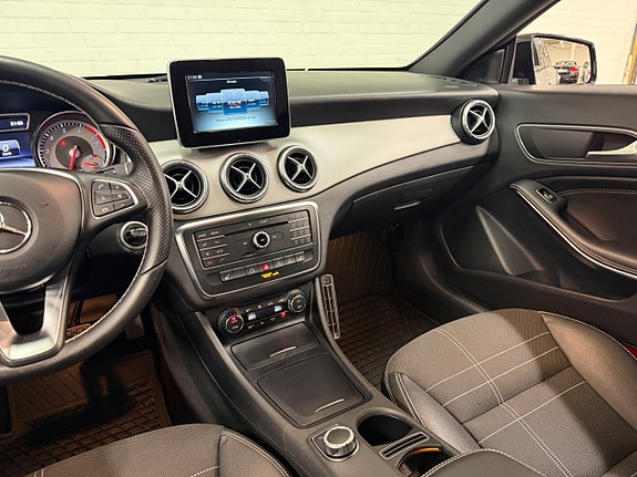 Mercedes-Benz CLA200 11 of 16