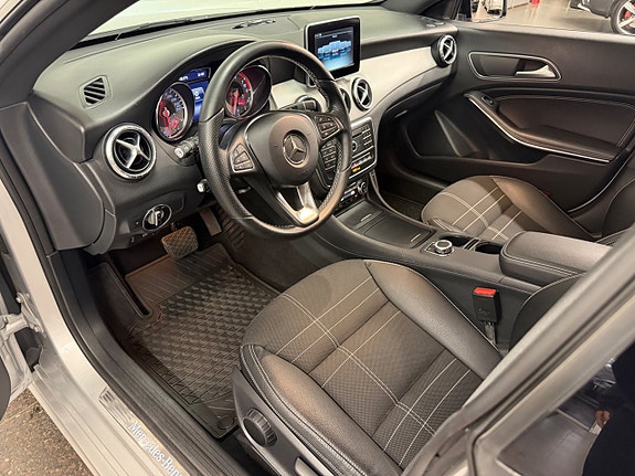 Mercedes-Benz CLA200 5 of 16