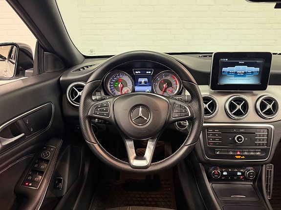 Mercedes-Benz CLA200 10 of 16