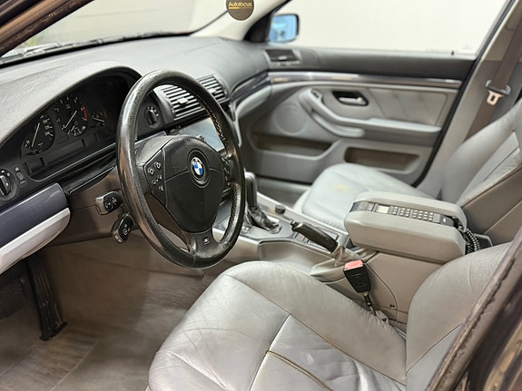 BMW 540i 9 of 12