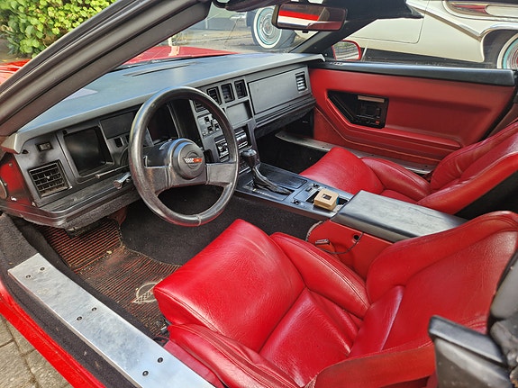 Chevrolet Corvette 4 of 4