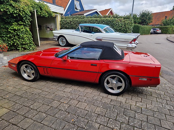 Chevrolet Corvette 2 of 4