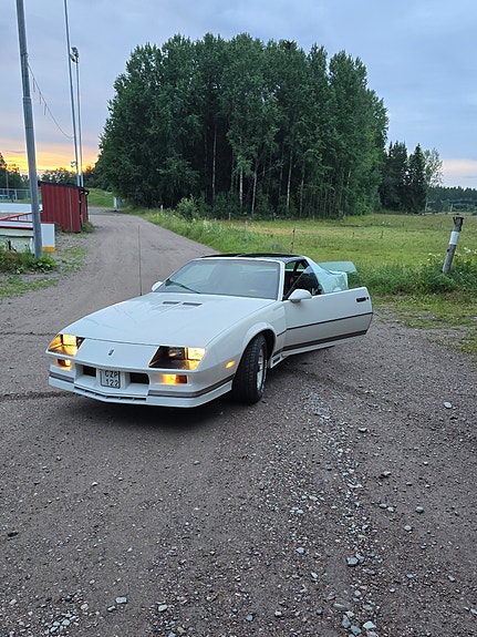 Chevrolet Camaro 2 of 3