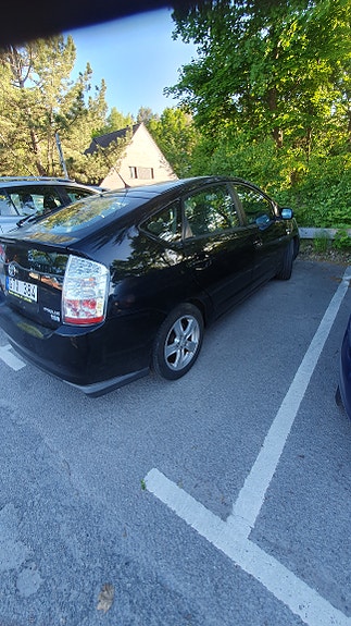 Toyota Prius 3 of 6