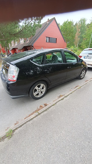 Toyota Prius 5 of 6
