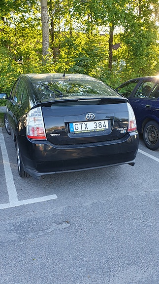 Toyota Prius 4 of 6