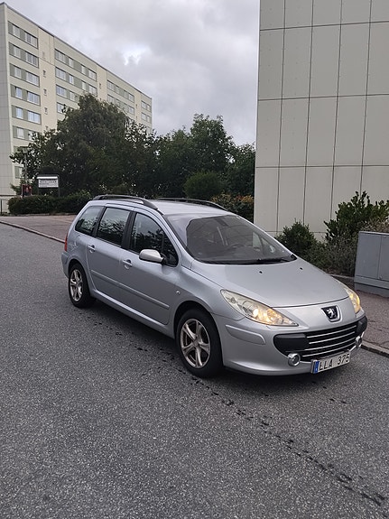 Peugeot 307 2 of 5