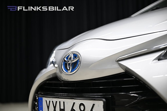 Toyota Yaris 8 of 30