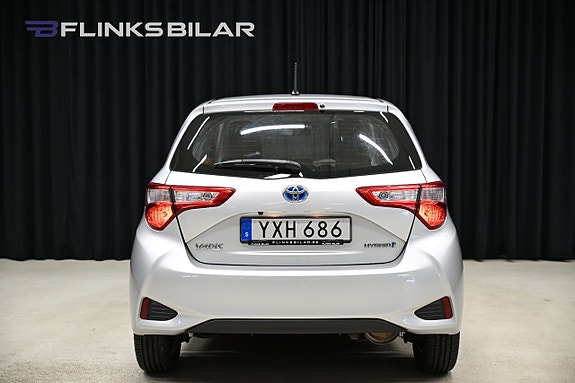 Toyota Yaris 9 of 30