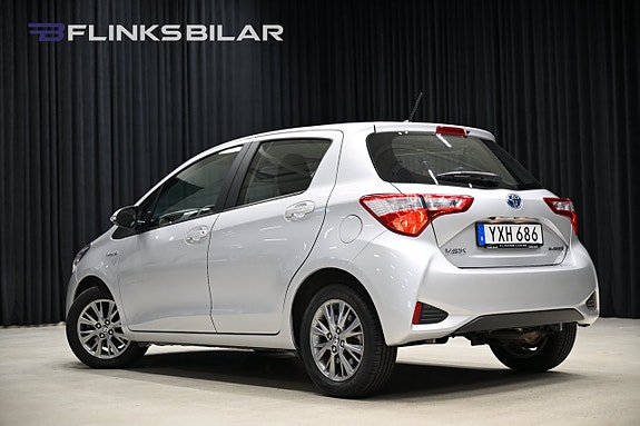Toyota Yaris 4 of 30