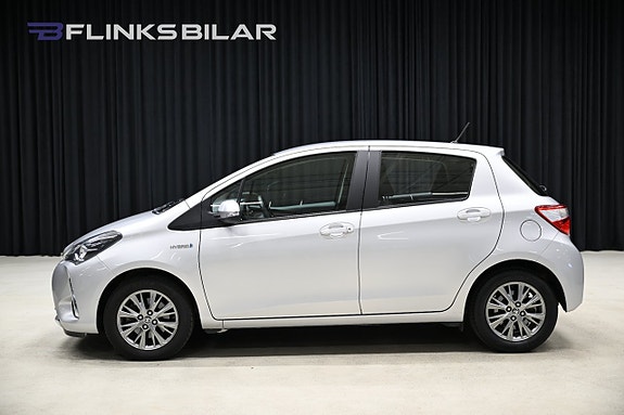 Toyota Yaris 2 of 30