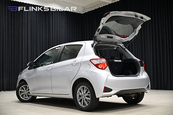 Toyota Yaris 5 of 30