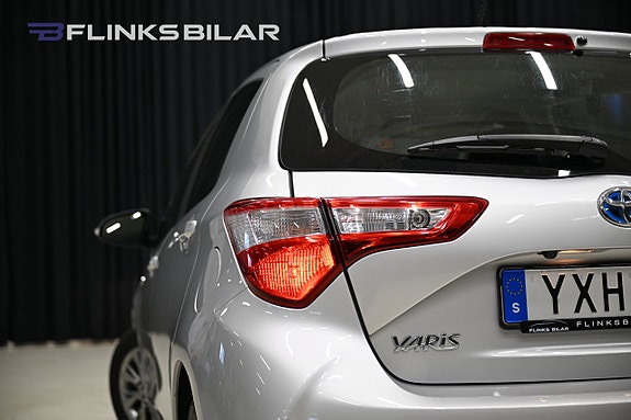 Toyota Yaris 3 of 30