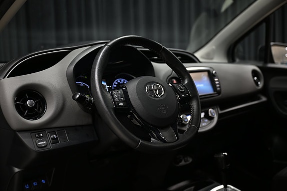 Toyota Yaris 25 of 30