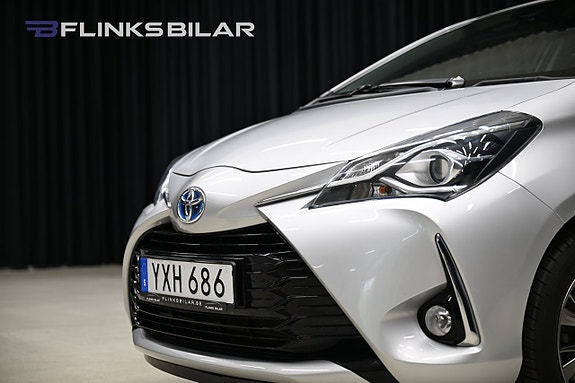 Toyota Yaris 7 of 30