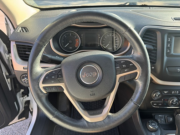 Jeep Cherokee 10 of 17