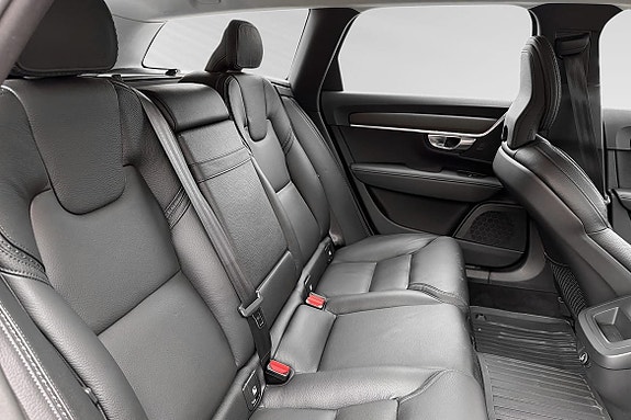 Volvo V90 Cross Country 12 of 13