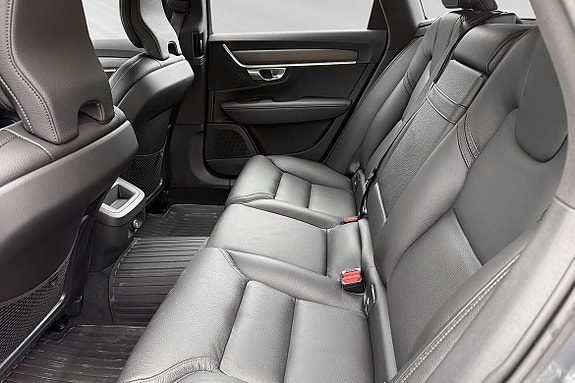Volvo V90 Cross Country 9 of 13
