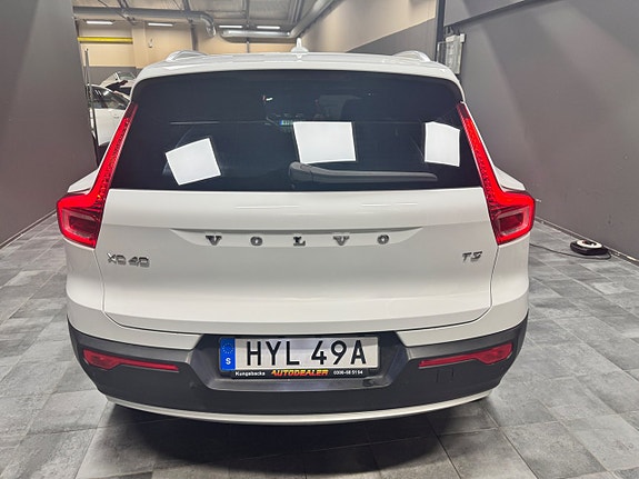 Volvo XC40 4 of 11