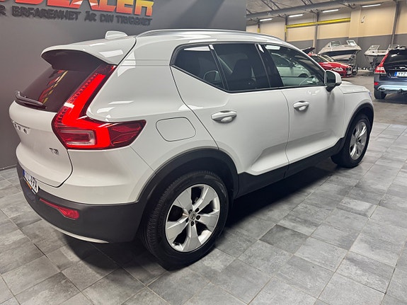 Volvo XC40 3 of 11