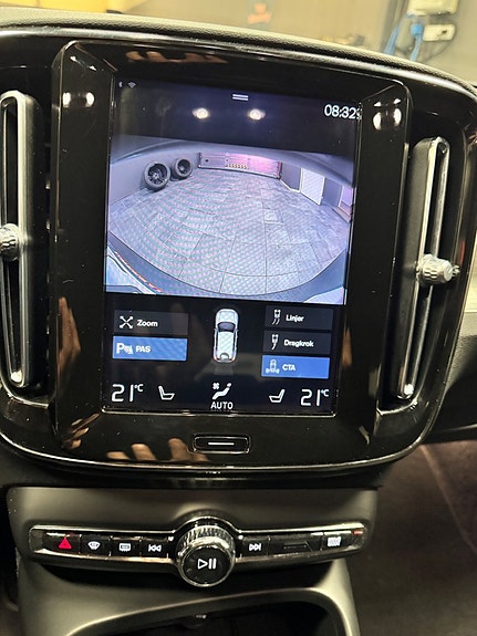 Volvo XC40 11 of 11