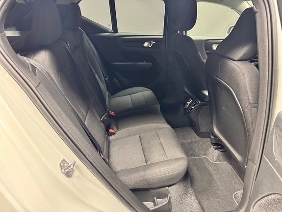 Volvo XC40 6 of 11