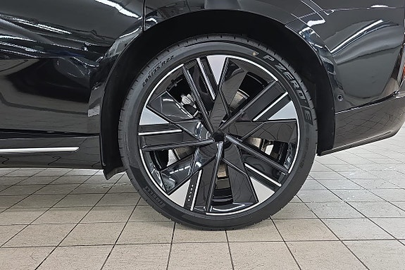 Volvo ES90 17 of 25