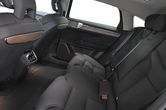 Volvo ES90 13 of 25