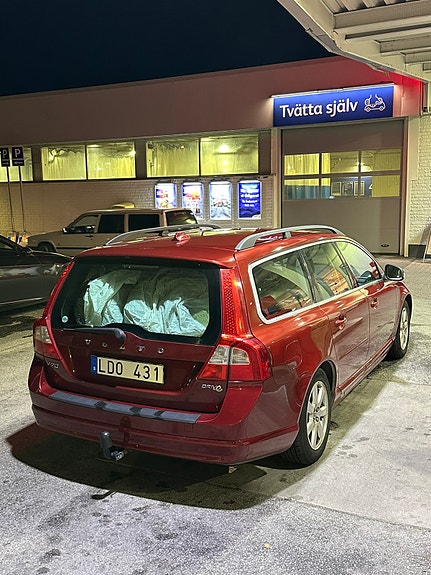 Volvo V70 3 of 6