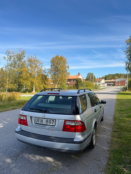 Saab 9-5 3 of 4
