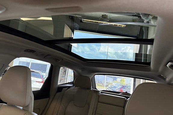 Volvo XC60 18 of 27