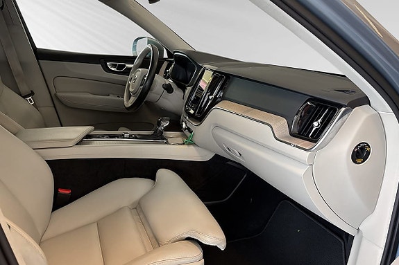 Volvo XC60 10 of 27