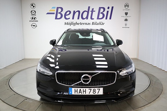 Volvo V90 2 of 25
