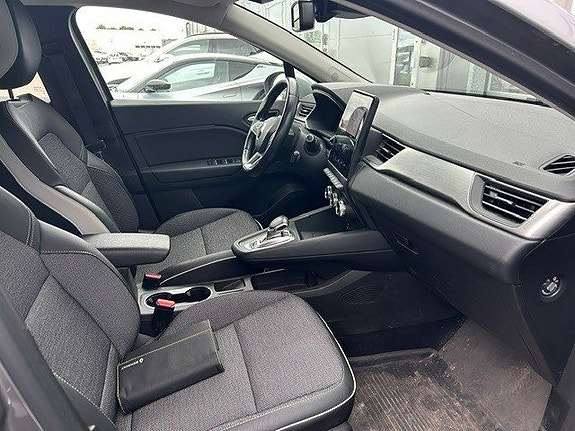 Renault Captur 5 of 6