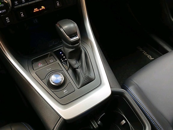 Toyota RAV4 17 of 21