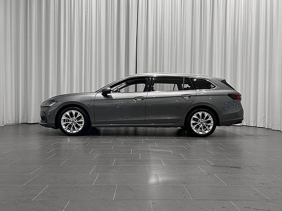 Skoda Superb 2 of 16