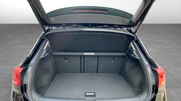 Volkswagen T-Roc 12 of 12