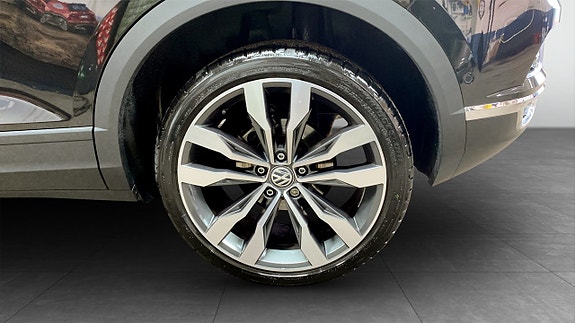 Volkswagen T-Roc 6 of 12