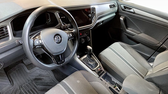 Volkswagen T-Roc 7 of 12