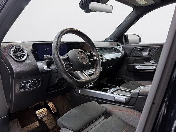 Mercedes-Benz EQB300 17 of 22