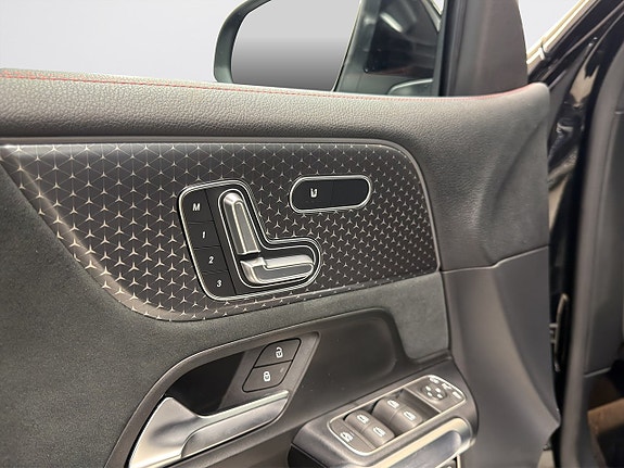 Mercedes-Benz EQB300 15 of 22