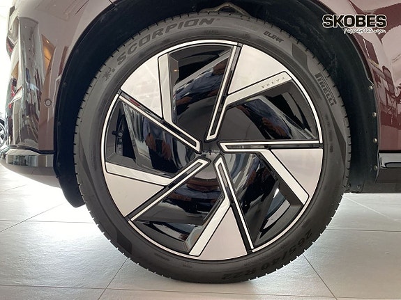 Volvo EX90 17 of 30