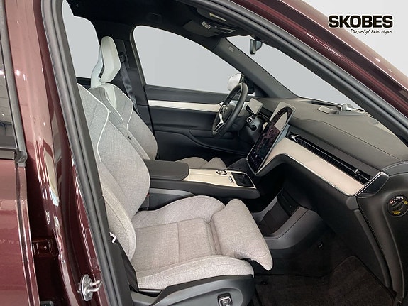 Volvo EX90 11 of 30